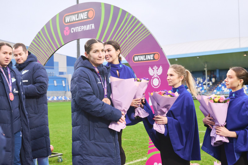 Церемония награждения женской команды «Зенит» бронзовыми медалями Суперлиги-2025