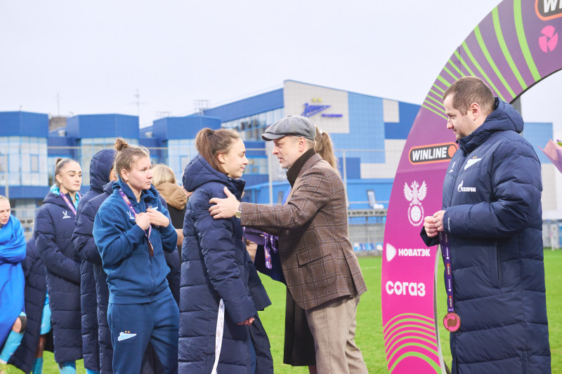 Церемония награждения женской команды «Зенит» бронзовыми медалями Суперлиги-2025