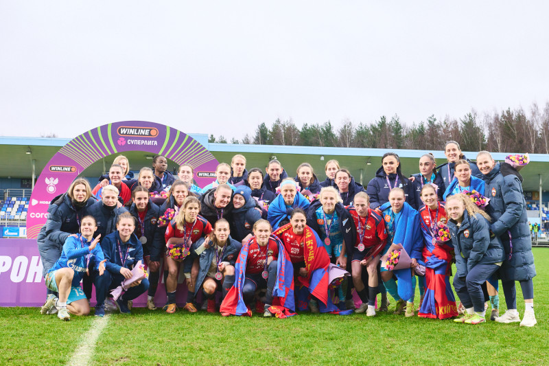 Церемония награждения женской команды «Зенит» бронзовыми медалями Суперлиги-2025