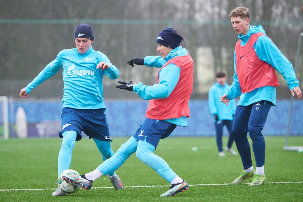 Тренировка «Зенита»-м перед товарищеским матчем с «Зенитом»-2