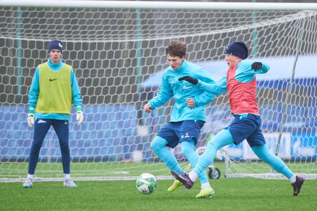 Тренировка «Зенита»-м перед товарищеским матчем с «Зенитом»-2