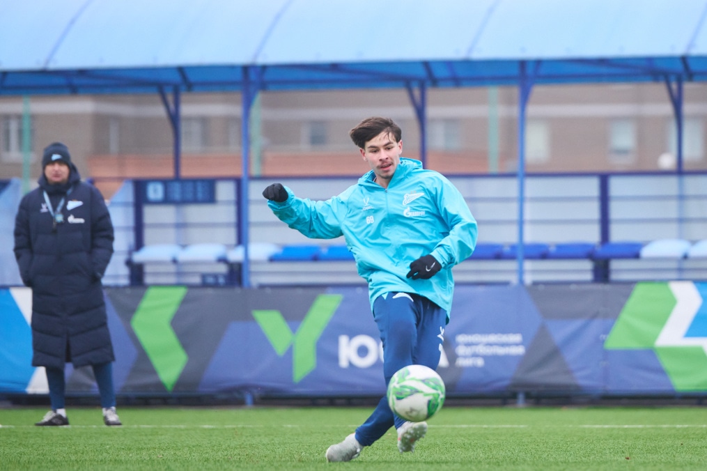 Тренировка «Зенита»-м перед товарищеским матчем с «Зенитом»-2