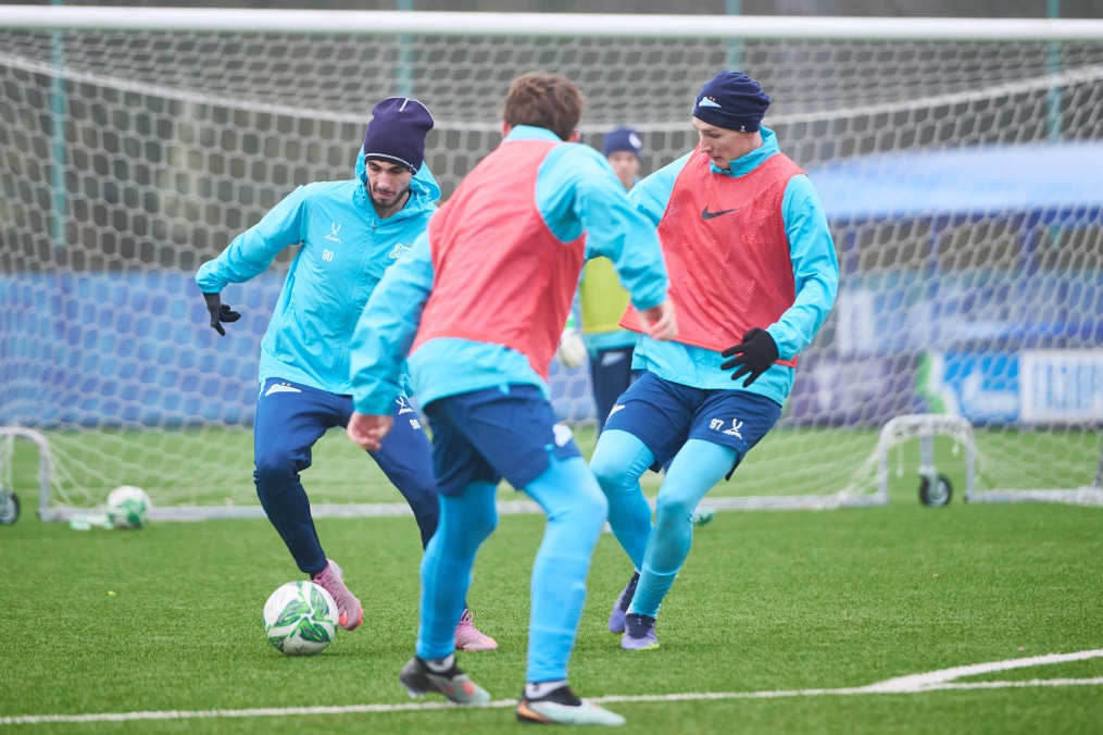 Тренировка «Зенита»-м перед товарищеским матчем с «Зенитом»-2
