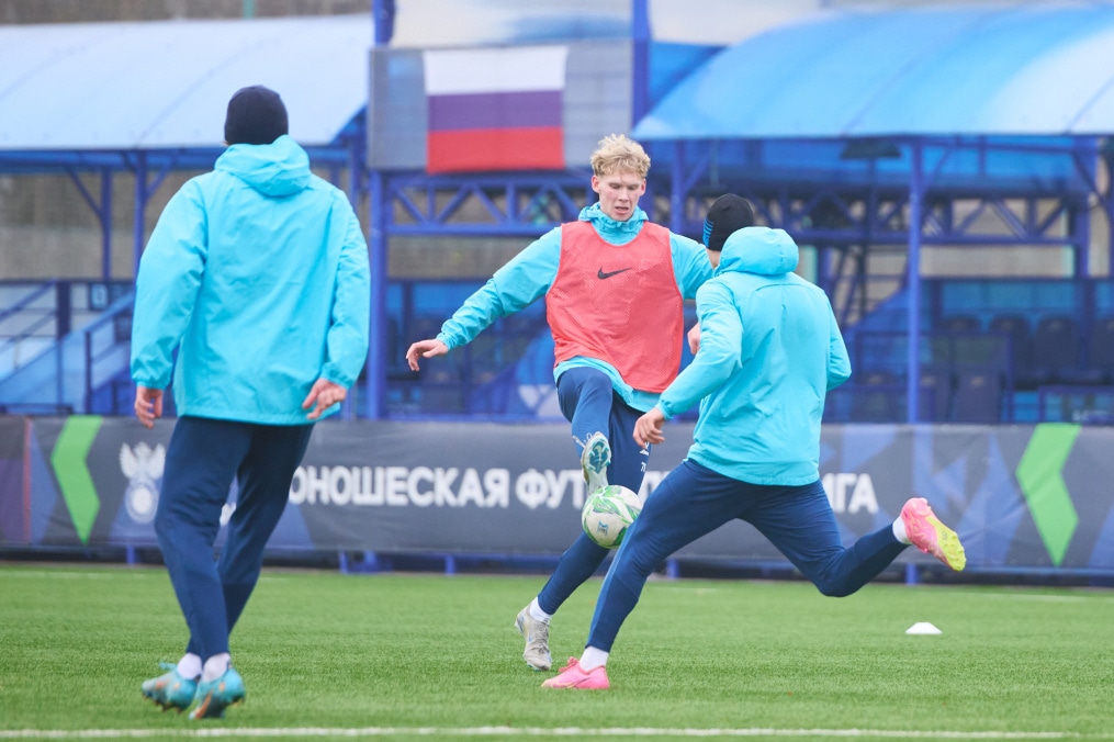 Тренировка «Зенита»-м перед товарищеским матчем с «Зенитом»-2