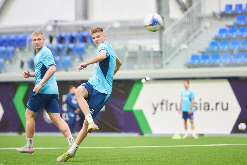 Тренировка «Зенита»-2 перед товарищеским матчем с «Зенитом»-м
