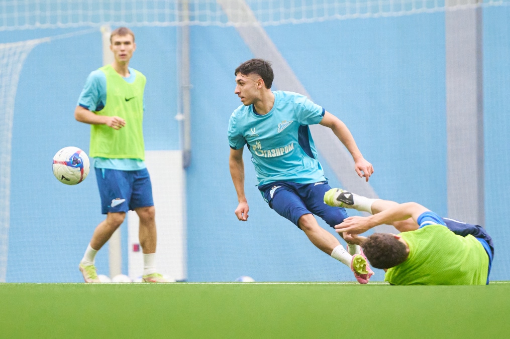 Тренировка «Зенита»-2 перед товарищеским матчем с «Зенитом»-м