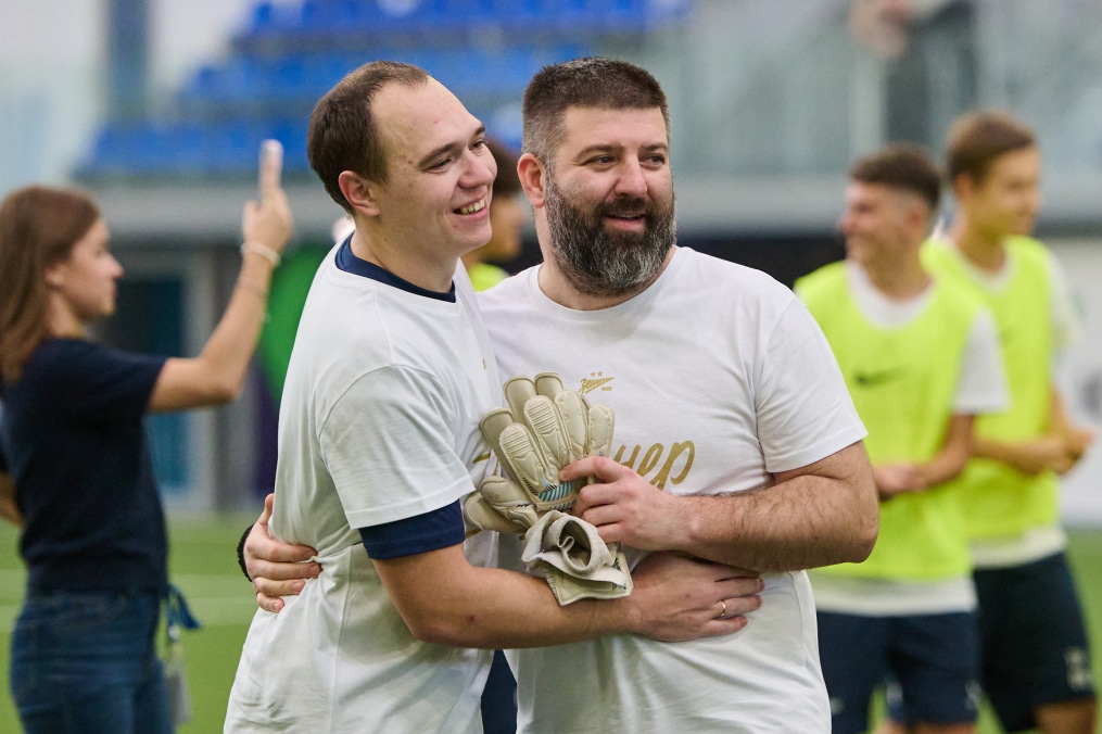 Выпускной в «Газпром»-Академии: матч между тренерами и выпускниками