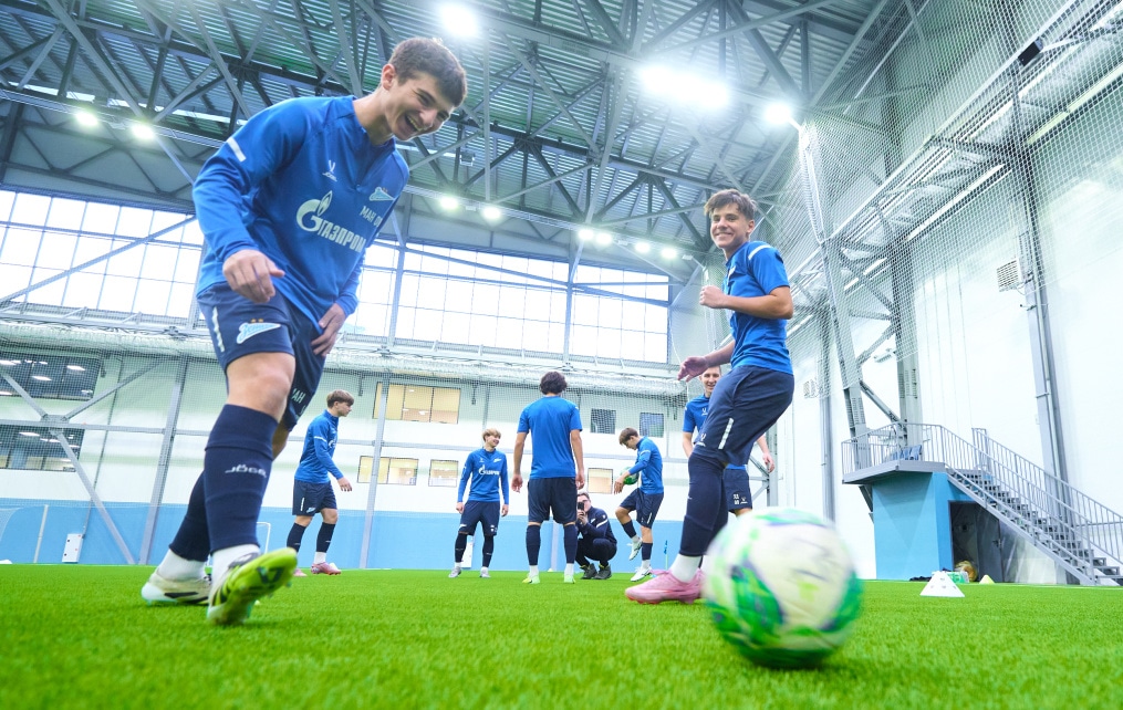 Тренировка «Зенита»-м перед товарищеским матчем с СШОР «Зенит»-м