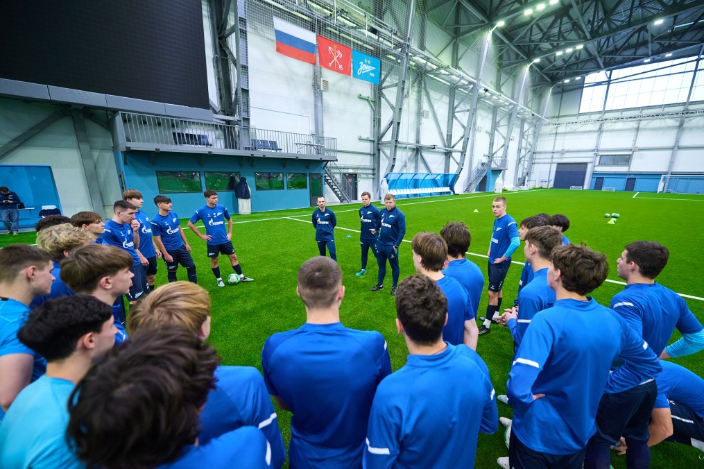 Тренировка «Зенита»-м перед товарищеским матчем с СШОР «Зенит»-м