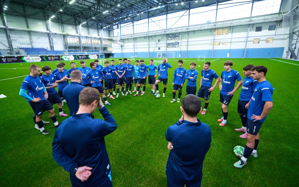 Тренировка «Зенита»-м перед товарищеским матчем с СШОР «Зенит»-м