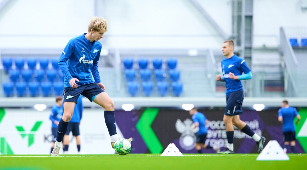 Тренировка «Зенита»-м перед товарищеским матчем с СШОР «Зенит»-м