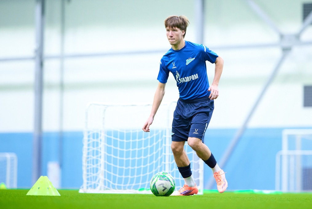 Тренировка «Зенита»-м перед товарищеским матчем с СШОР «Зенит»-м