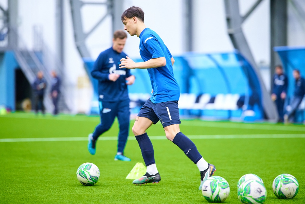 Тренировка «Зенита»-м перед товарищеским матчем с СШОР «Зенит»-м