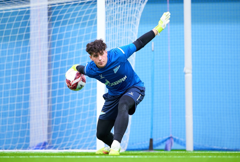 Тренировка «Зенита»-м перед товарищеским матчем с СШОР «Зенит»-м