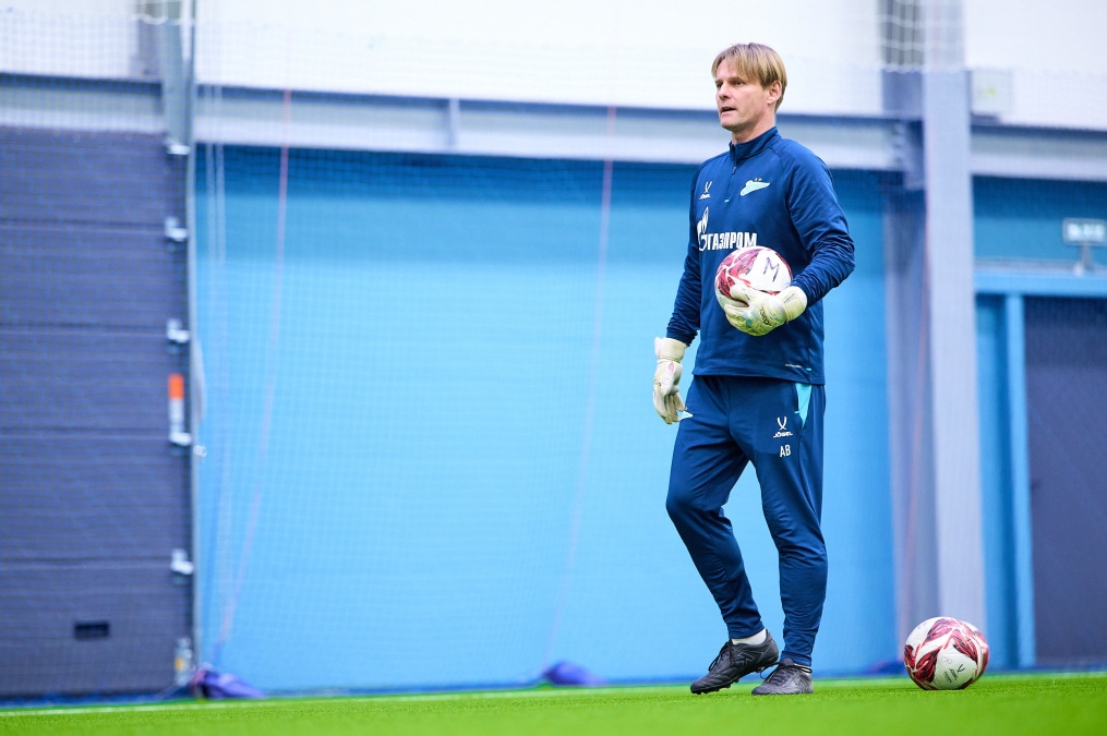 Тренировка «Зенита»-м перед товарищеским матчем с СШОР «Зенит»-м