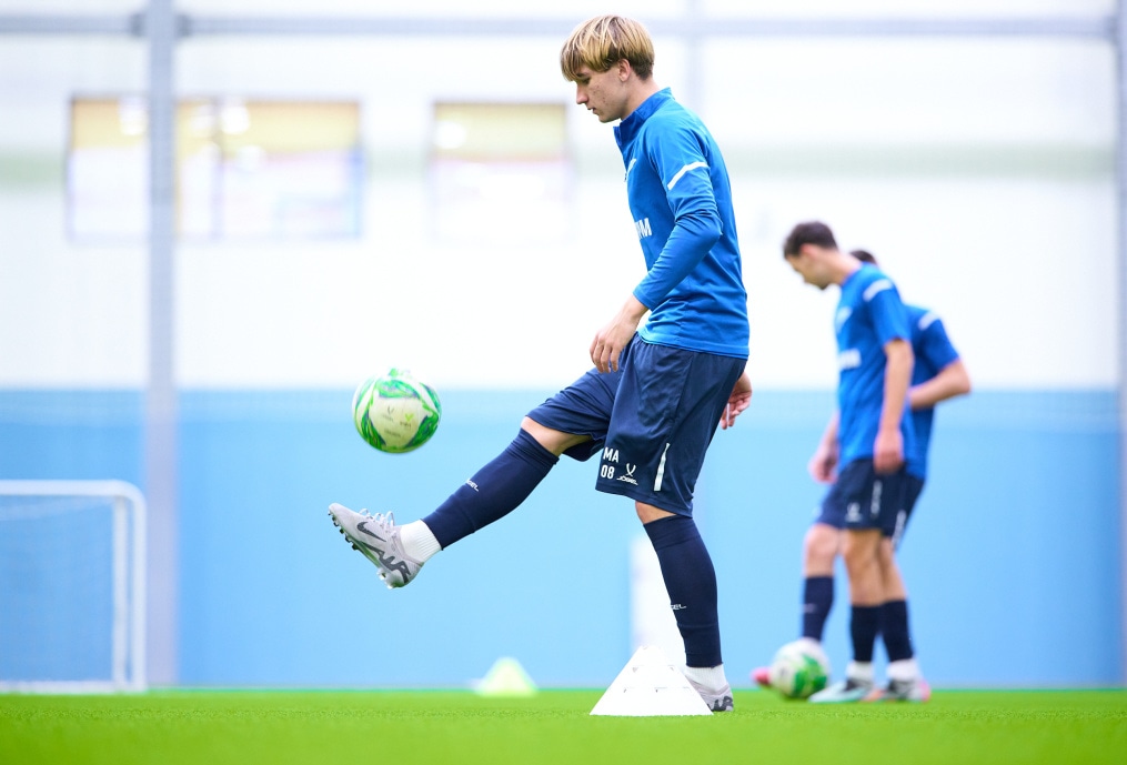 Тренировка «Зенита»-м перед товарищеским матчем с СШОР «Зенит»-м