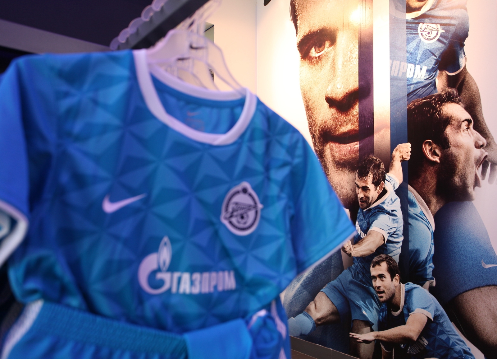NIKE FOOTBALL Представляет форму «ЗЕНИТА» 2011—2012