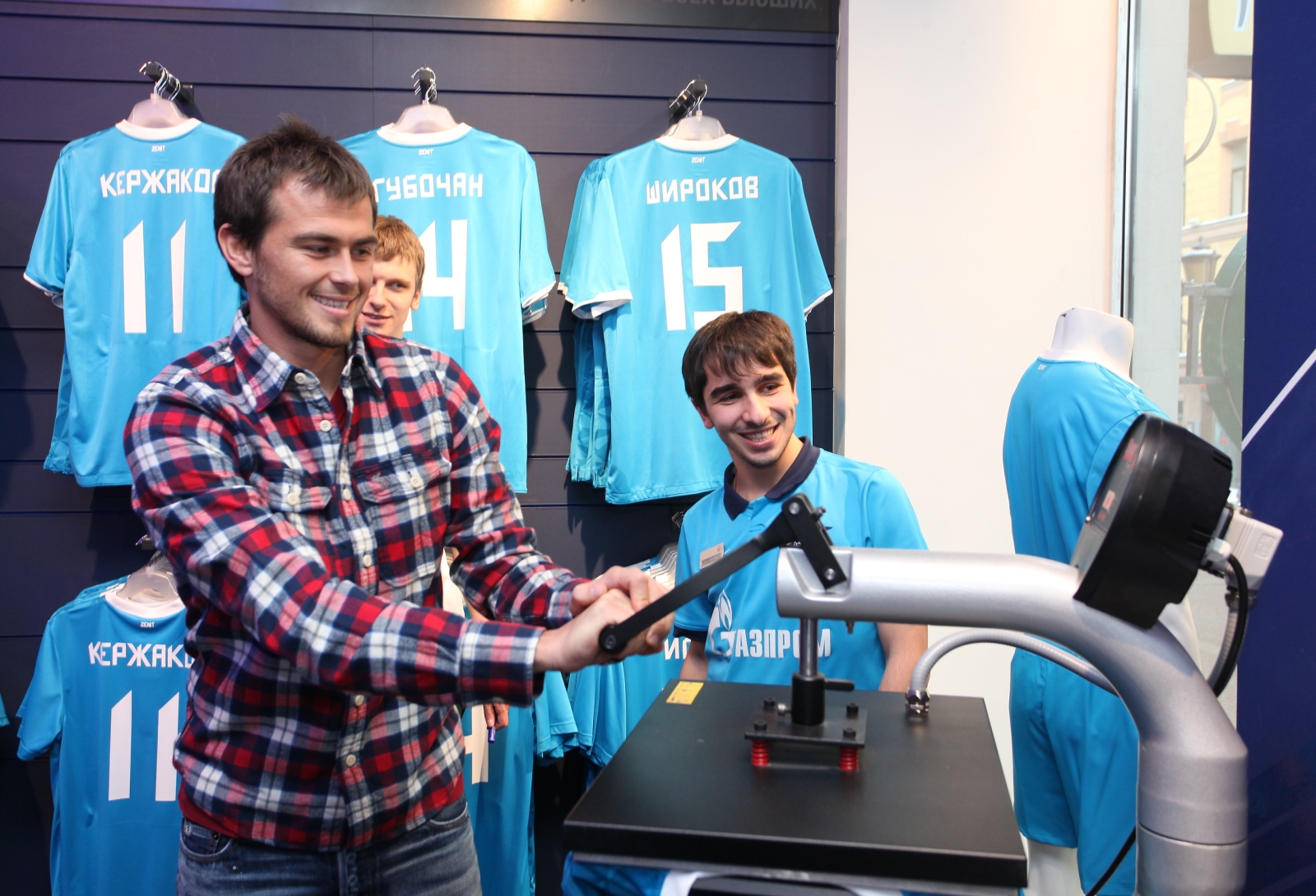NIKE FOOTBALL Представляет форму «ЗЕНИТА» 2011—2012