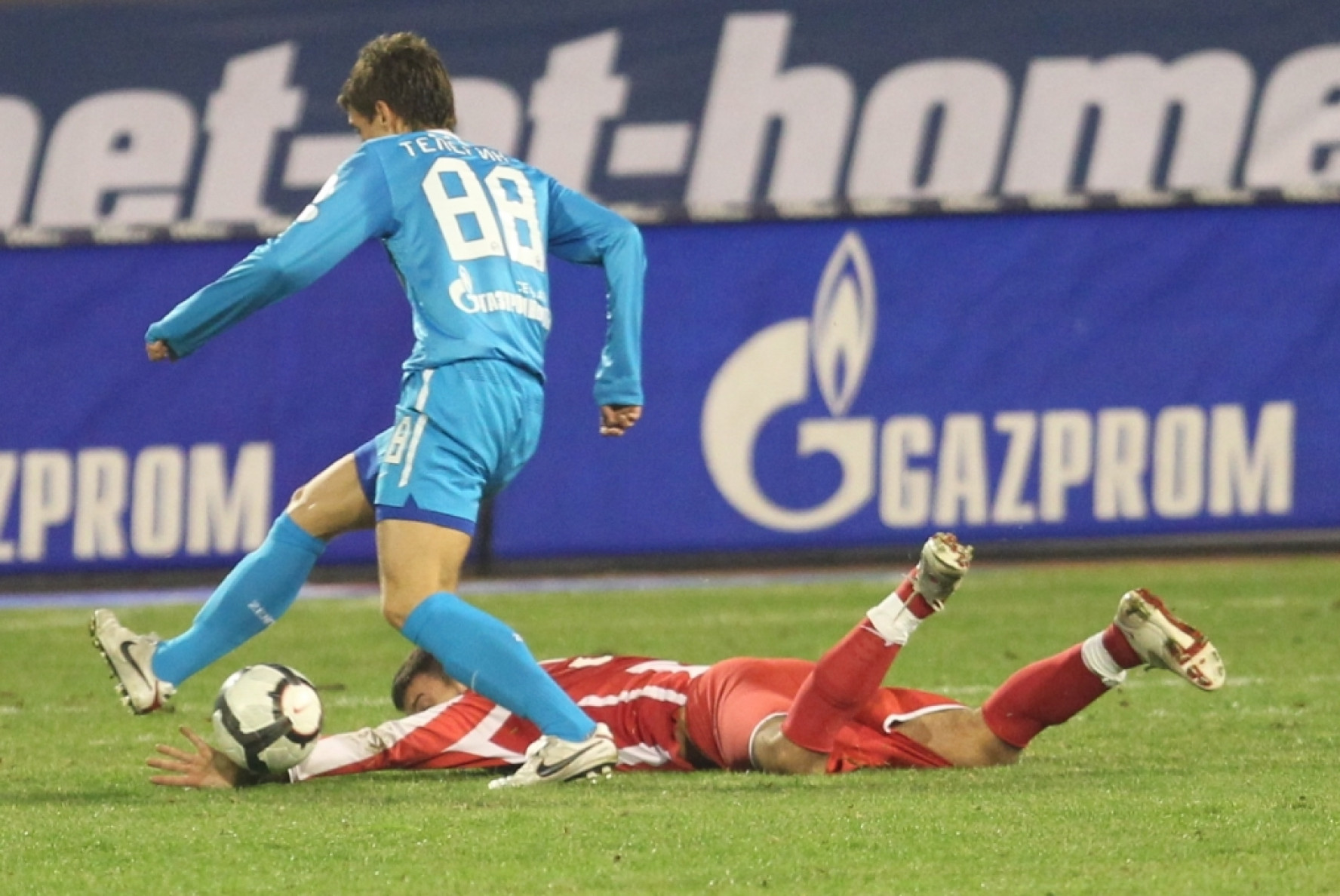 Friendly match. Зенит Сербия. Зенит Сербия картинка. Форма Зенита и Црвена звезда. Зенит сербы на Петровском.