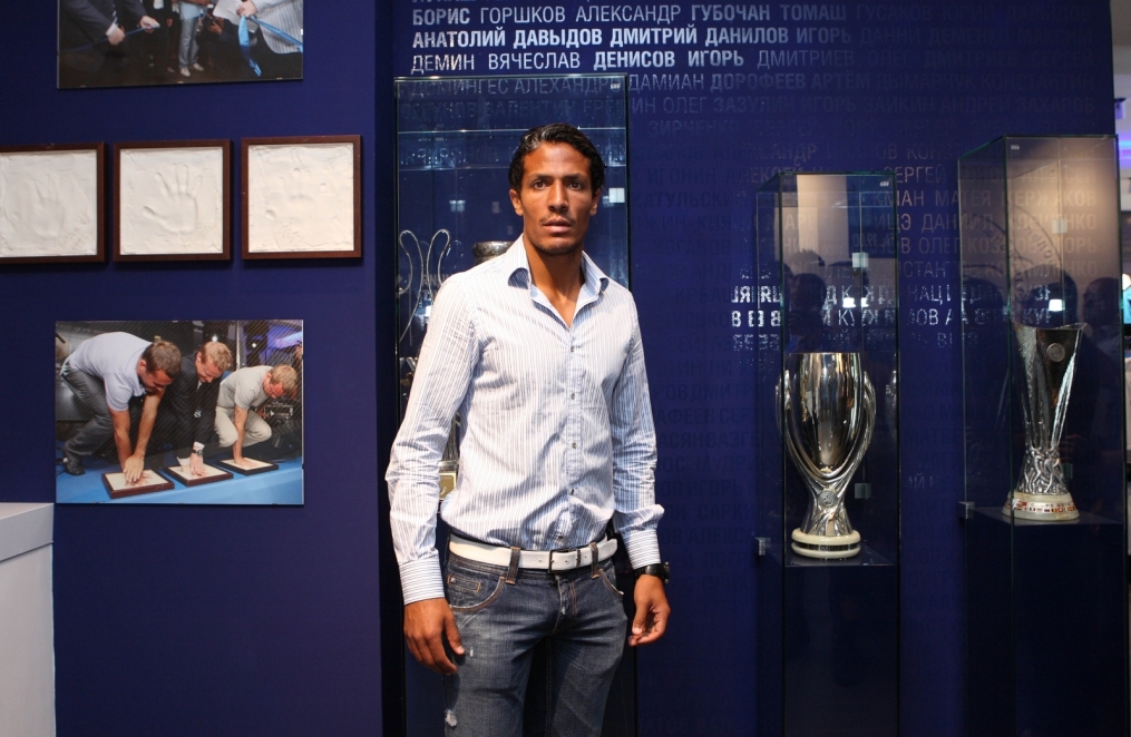 Бруну Алвеш в магазине  «Зенит-Арена»