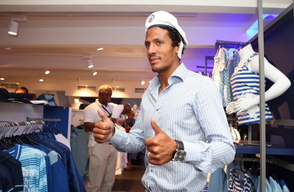 Бруну Алвеш в магазине  «Зенит-Арена»