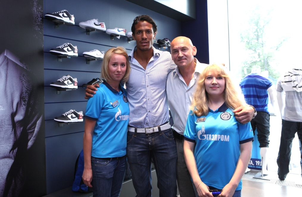 Бруну Алвеш в магазине  «Зенит-Арена»