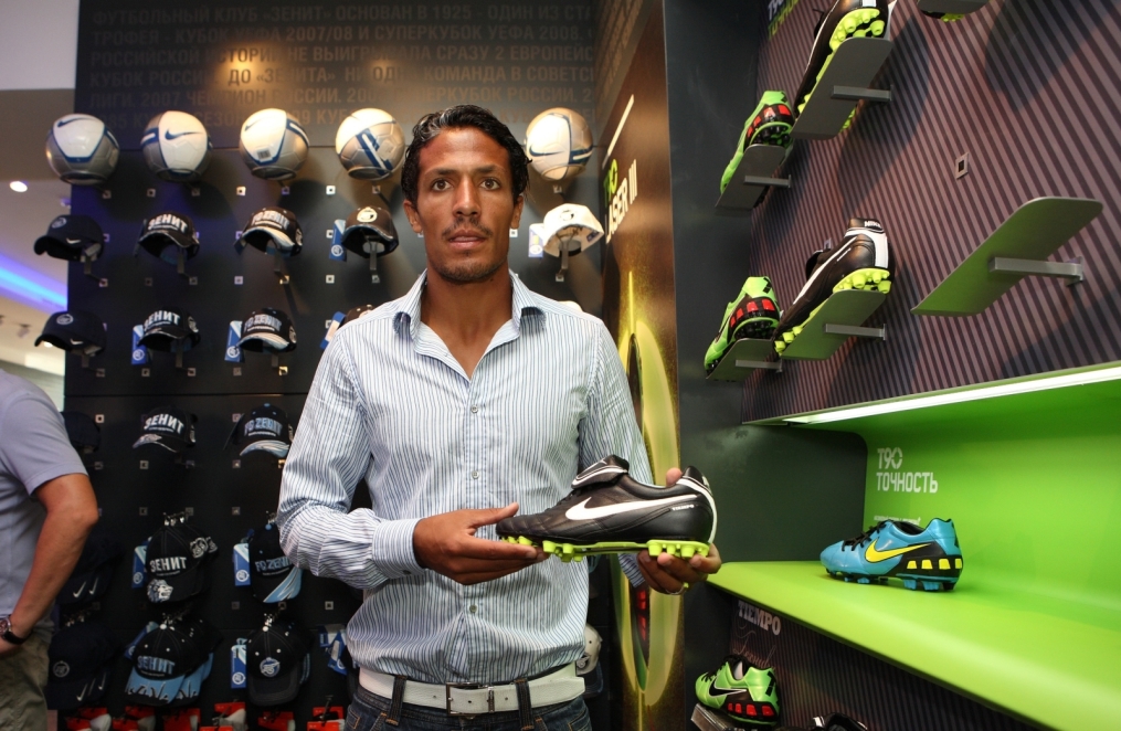 Бруну Алвеш в магазине  «Зенит-Арена»