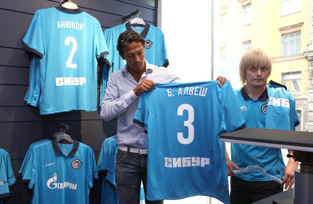 Бруну Алвеш в магазине  «Зенит-Арена»