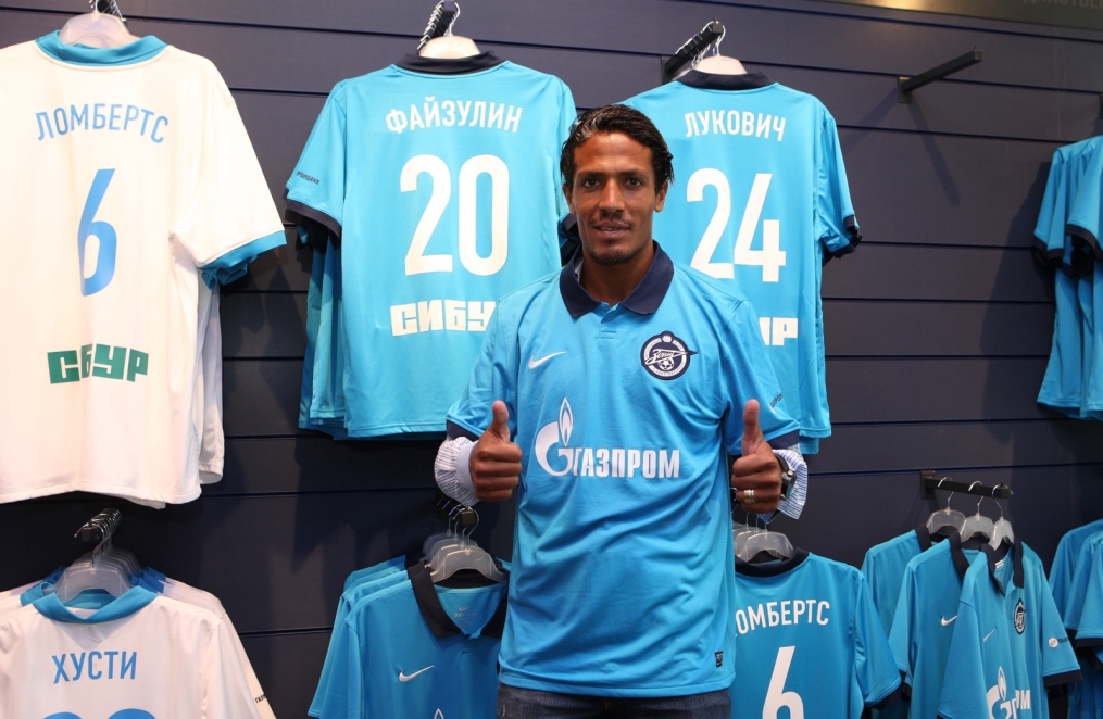 Бруну Алвеш в магазине  «Зенит-Арена»