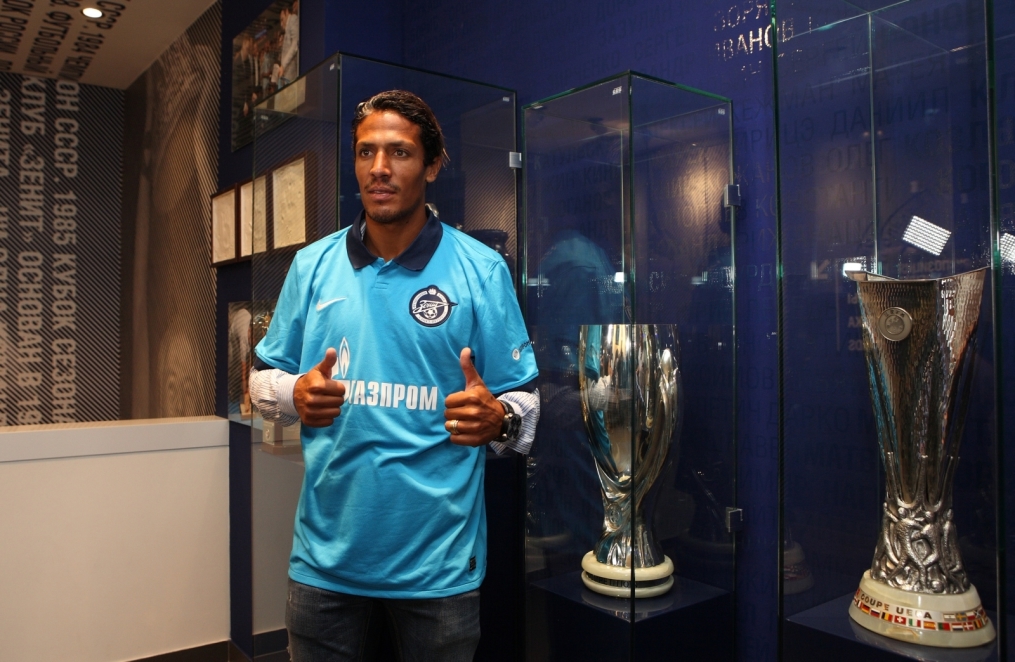 Бруну Алвеш в магазине  «Зенит-Арена»