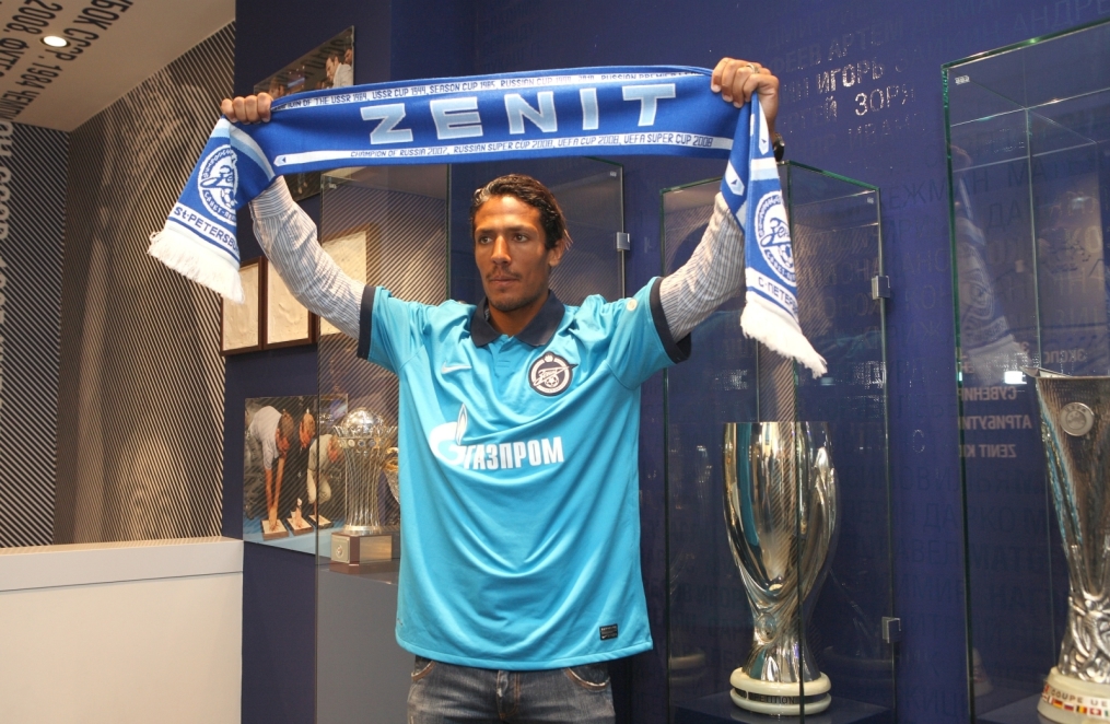 Бруну Алвеш в магазине  «Зенит-Арена»