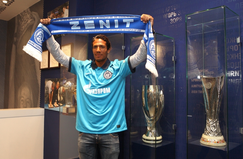 Бруну Алвеш в магазине  «Зенит-Арена»