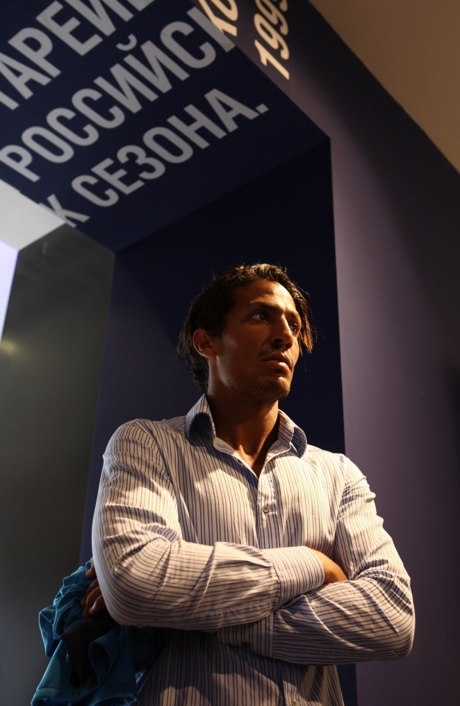 Бруну Алвеш в магазине  «Зенит-Арена»