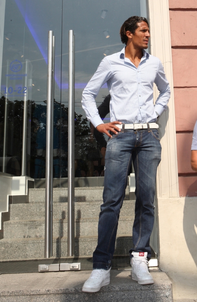 Бруну Алвеш в магазине  «Зенит-Арена»