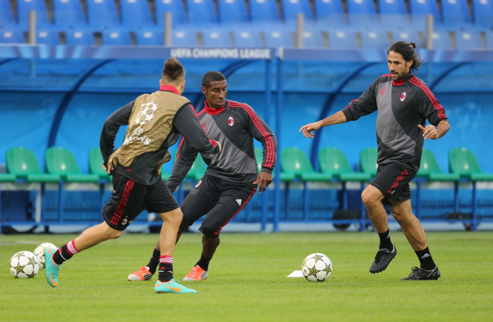 Тренировка ФК «Милан» перед матчем Лиги Чемпионов УЕФА ФК «Зенит» — ФК «Милан»