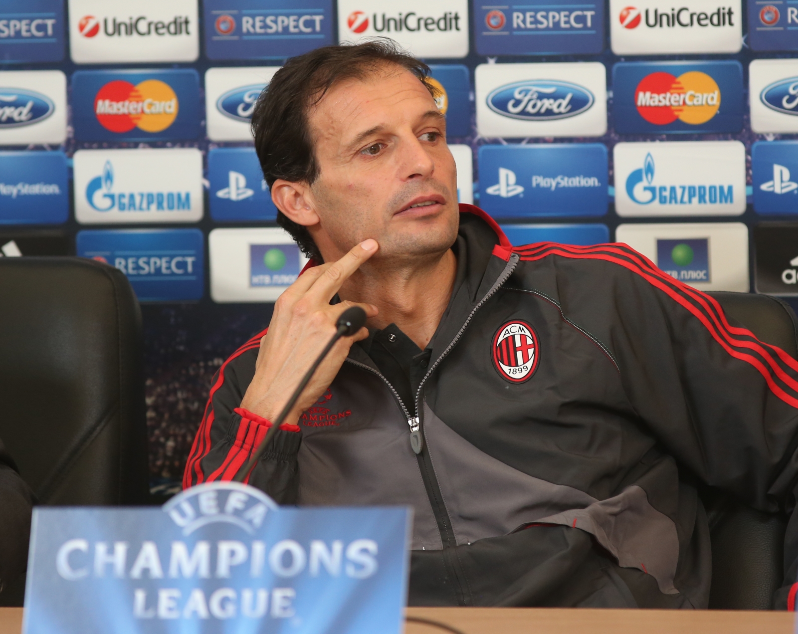 Главный тренер  «Милана», Массимилиано Аллегри на пресс-конференции в преддверии  матча  Лиги чемпионов УЕФА 2012/13,  «Зенит» — «Милан»