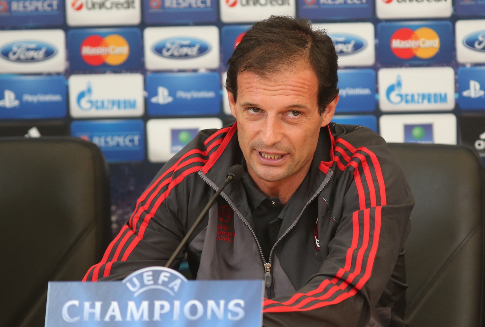 Главный тренер  «Милана», Массимилиано Аллегри на пресс-конференции в преддверии  матча  Лиги чемпионов УЕФА 2012/13,  «Зенит» — «Милан»