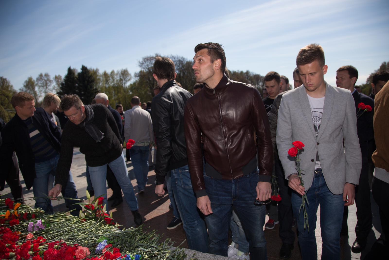 Зенитовцы возложили цветы к монументу «Мать-Родина»