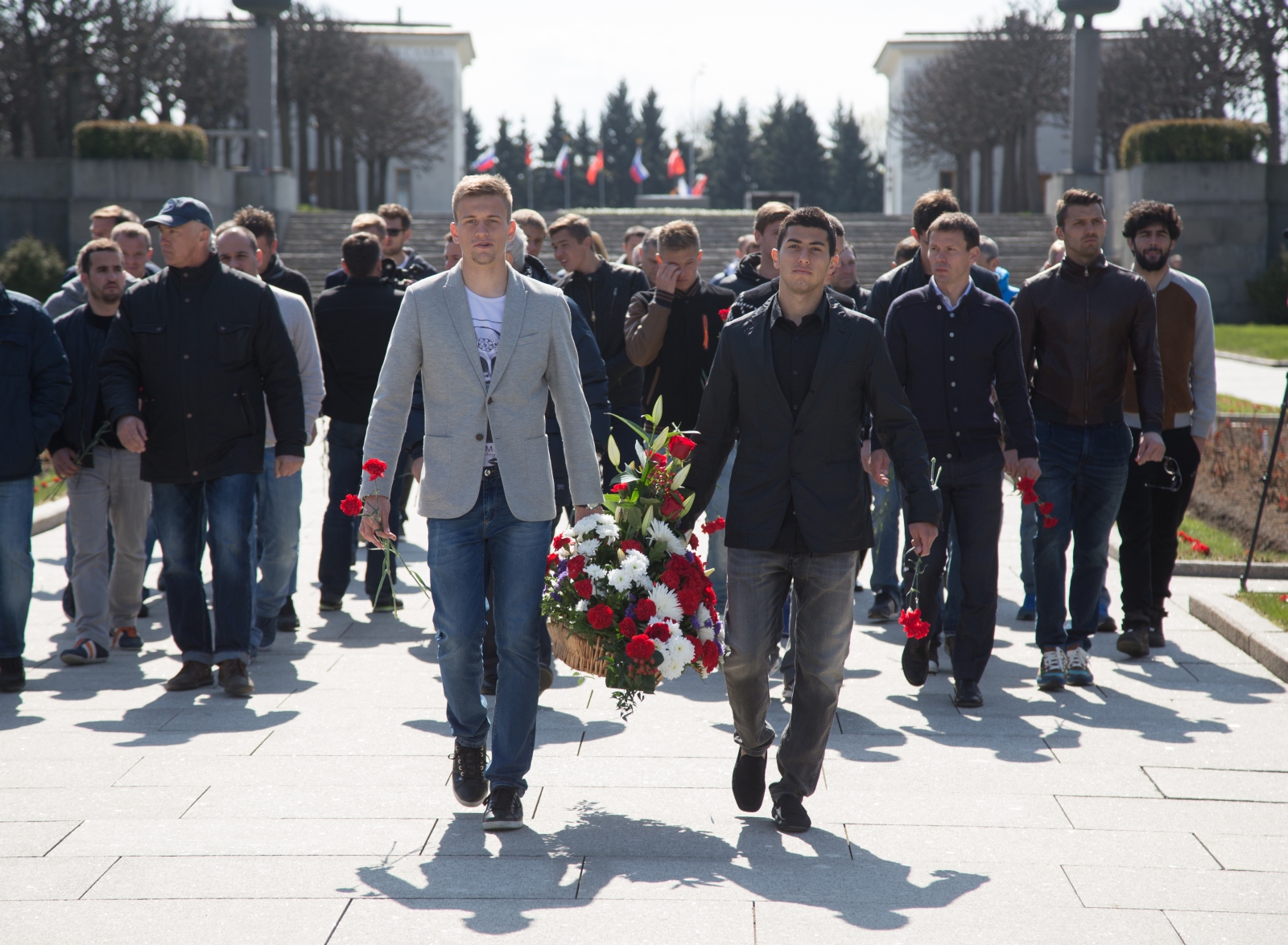 Зенитовцы возложили цветы к монументу «Мать-Родина»