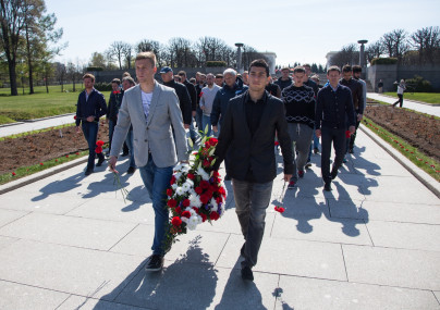 Зенитовцы возложили цветы к монументу «Мать-Родина»