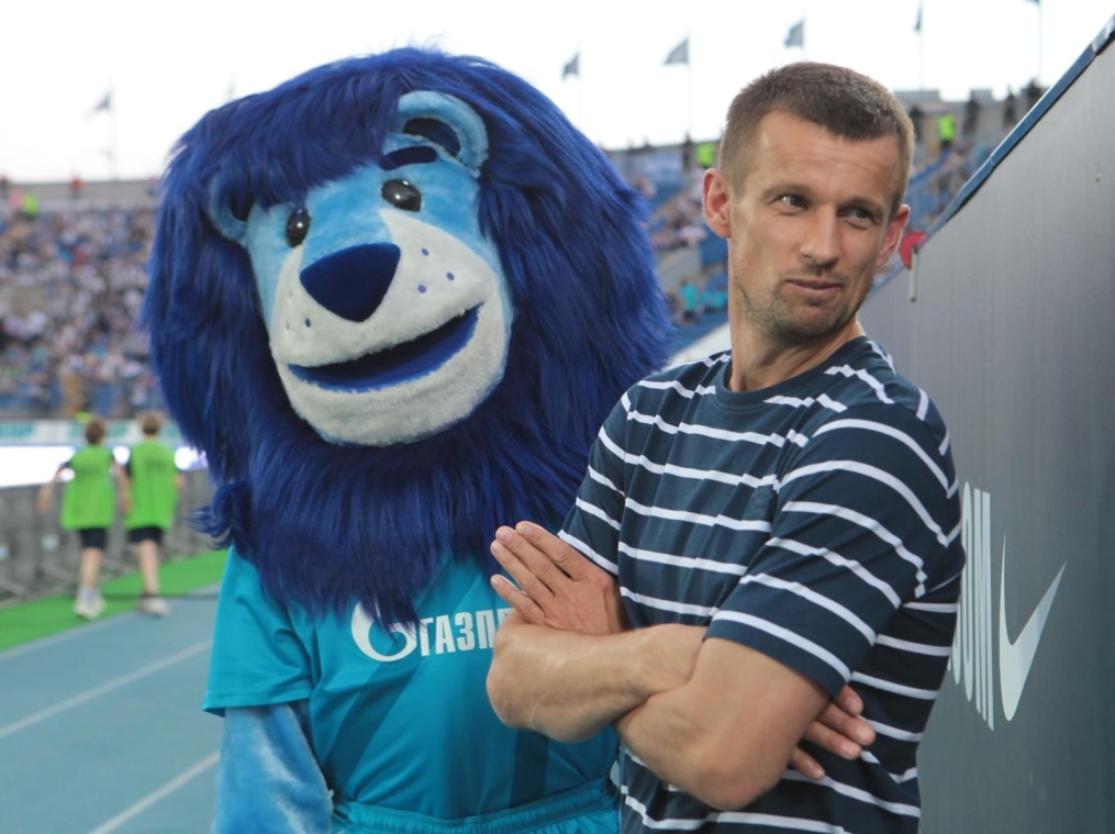 Последний выход Сергея Семака, полузащитника ФК «Зенит» на поле стадиона «Петровский»