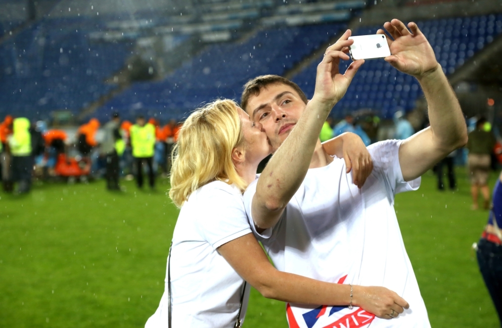 «ОБИ» подарил газон «Петровского» болельщикам