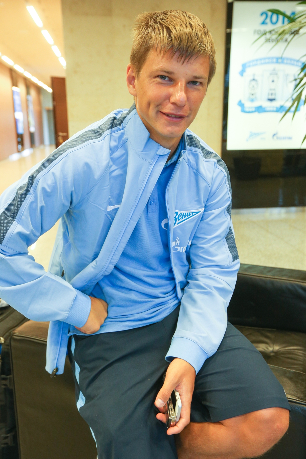 Сине-бело-голубые по дороге на Кипр: фоторепортаж из «Пулково»