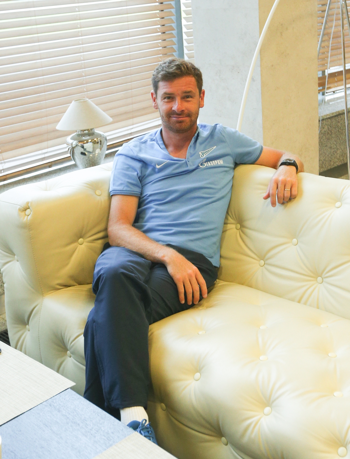 Сине-бело-голубые по дороге на Кипр: фоторепортаж из «Пулково»