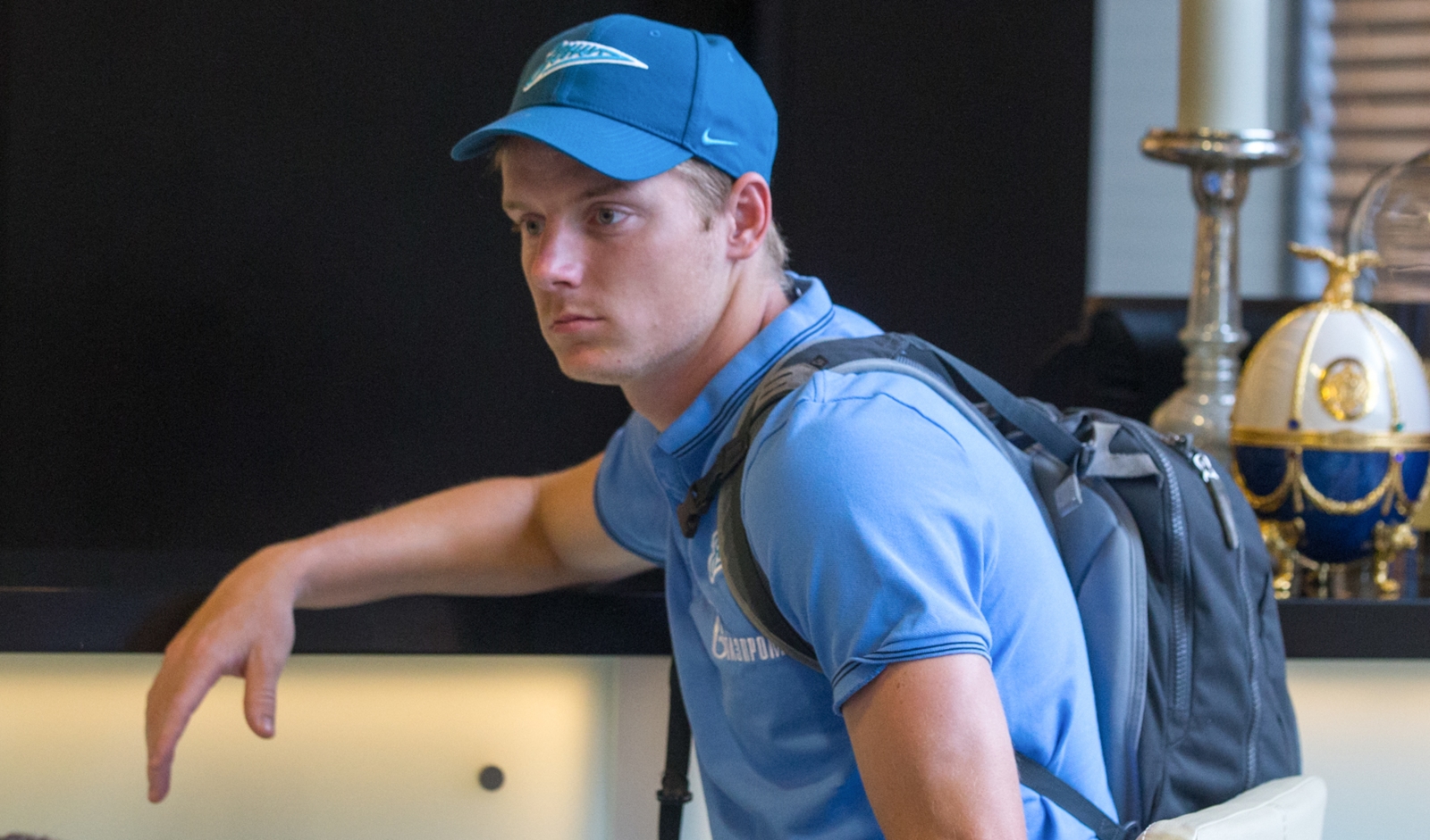 Сине-бело-голубые по дороге на Кипр: фоторепортаж из «Пулково»