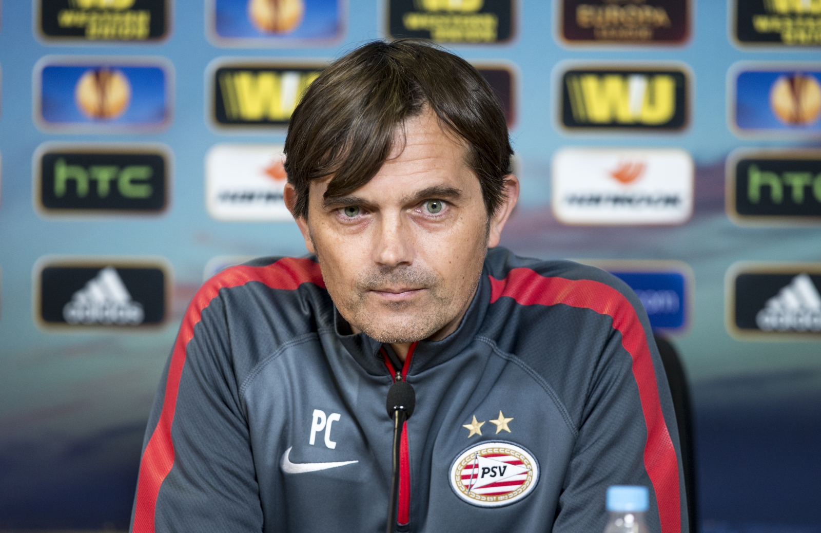 Филлип Коку на пресс-брифинге перед матчем Лиги Европы УЕФА, 1/16 финала, «Зенит» — ПСВ