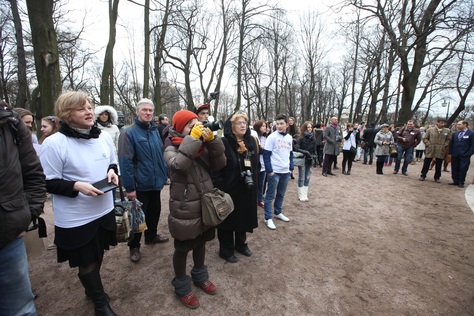 90 добрых дел: зенитовцы повесили скворечники в Михайловском саду