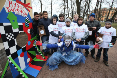 90 добрых дел: зенитовцы повесили скворечники в Михайловском саду