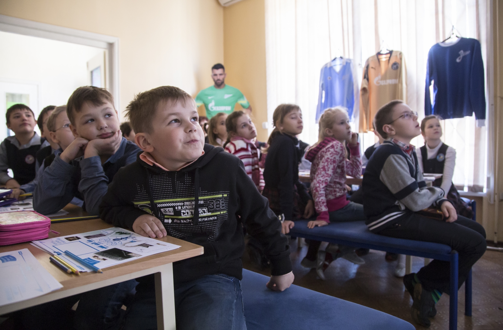 «90 добрых дел»: открытие выставки «Зенит. Городские легенды» в Детской библиотеке Кронштадта