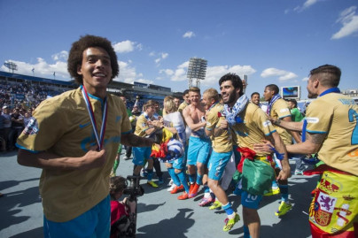 Церемония награждения команды «Зенит» золотыми медалями и кубком Чемпиона России